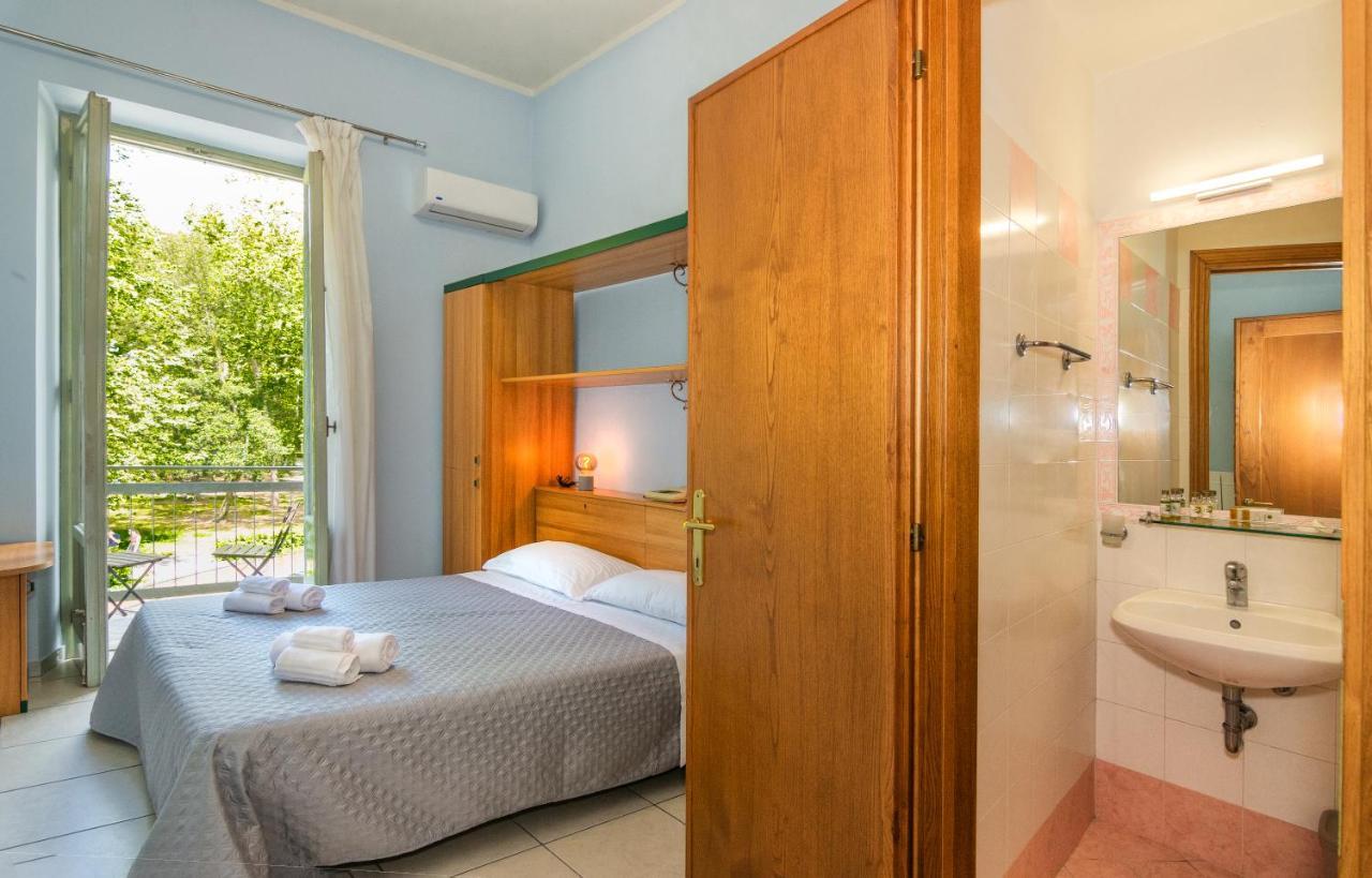 Hotel Villa Benvenuti Виареджо Экстерьер фото